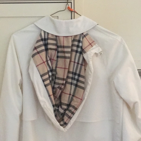 White Burberry raincoat with detachable hood - Picture 6 of 8